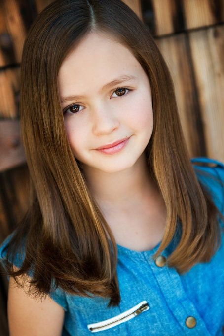 Olivia Sanabia Pics - Olivia Sanabia Photo Gallery - 2019 - Magazine