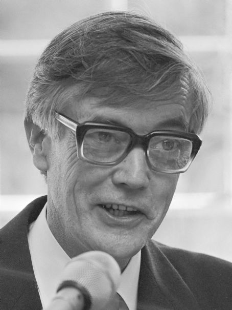 Kenneth Murray (molecular biologist)