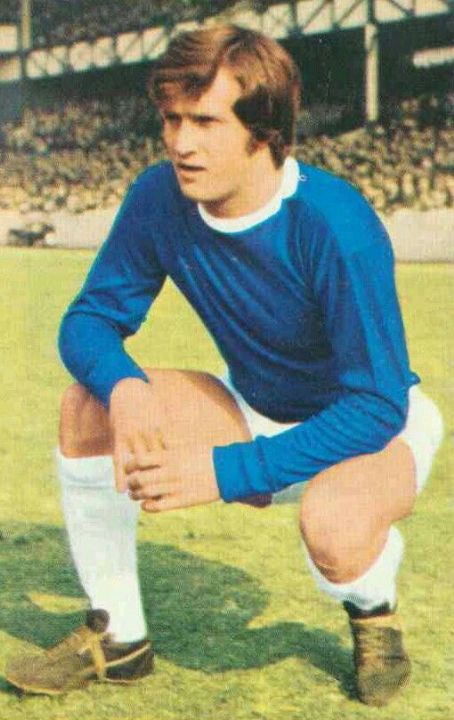 Tommy Wright (footballer born 1944)