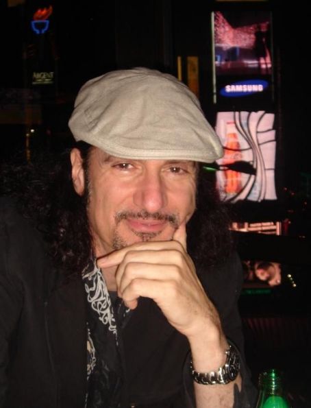 Who is Bruce Kulick dating? Bruce Kulick girlfriend, wife