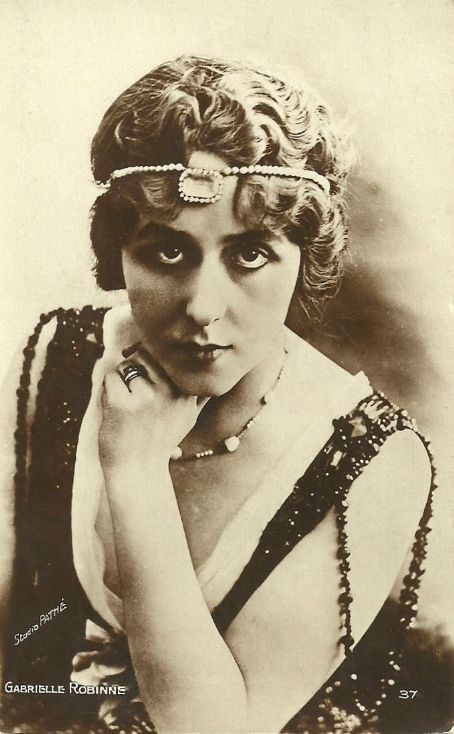 Gabrielle Robinne Photo Gallery...