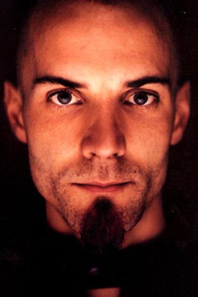 I wondered if anybody could classify Oliver Riedel the bass player from the German band Rammstein, He&#39;s 6ft 6, 84Kg with Dark Brown Hair and Darkish Eyes ... - kg2bpcdg6gxbgdgb