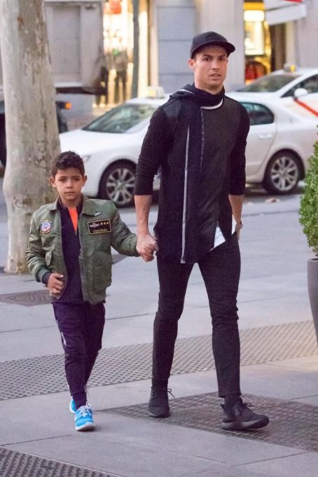 Handbagad Rags Cristiano Ronaldo Goes Handbag