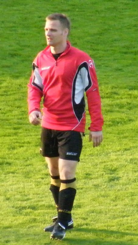 Mihály Tóth (footballer born 1974)