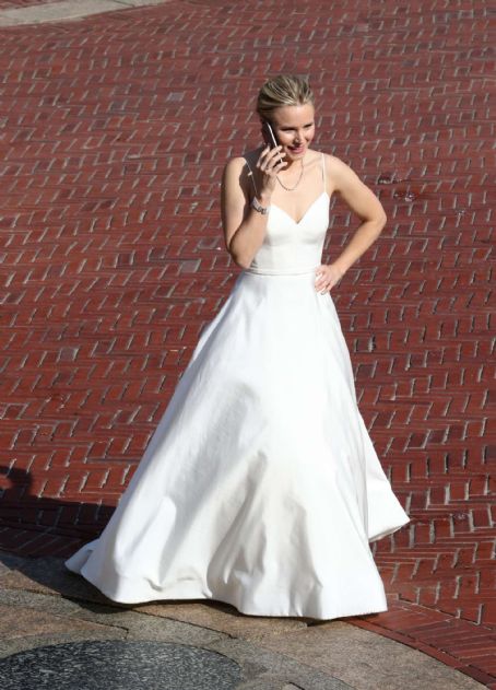 Kristen Bell Dons A Wedding Dress Filming Like Father In Nyc