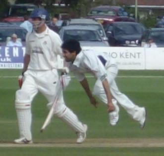 Amjad Khan (cricketer)