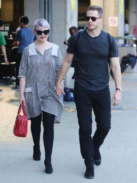 Ginnifer Goodwin Arrives at Airport in Vancouver 08/04/2015 | Ginnifer ...