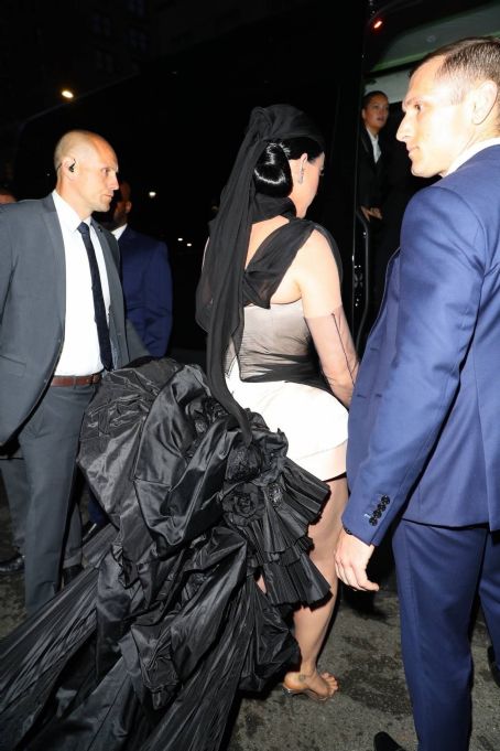 Katy Perry – Heads to Met Gala in New York