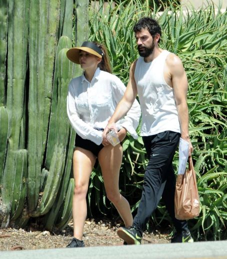 Elizabeth Olsen – Grocery shopping in Sherman Oaks | Elizabeth Olsen