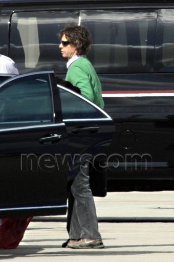 Mick Jagger and L'Wren Scott boards a plane at airport in Miami - 9 March 2009