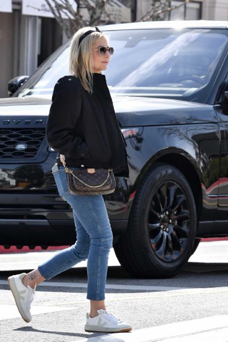Sarah Michelle Gellar – Out for shopping in Pacific Palisades | Sarah