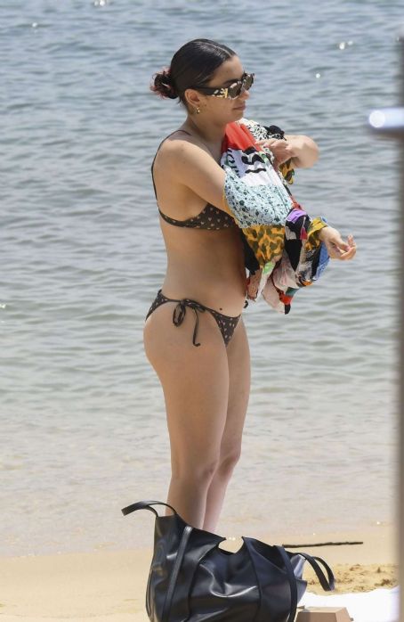 Charli XCX in Bikini on the beach in Sydney FamousFix post