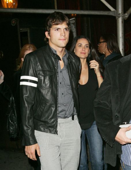 Demi Moore Afterparty For Ashton Kutchers Performance At Saturday Night Live 13042008 9520
