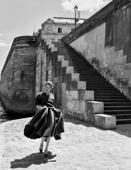 Amber Valletta - Elle Magazine Pictorial [France] (1 September 2022