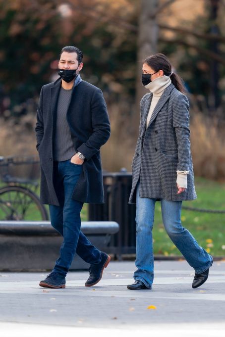 Katie Holmes – Heads to a museum in New York | Katie Holmes Picture