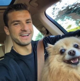 Grigor Dimitrov with Sharapova's dog in December 2014