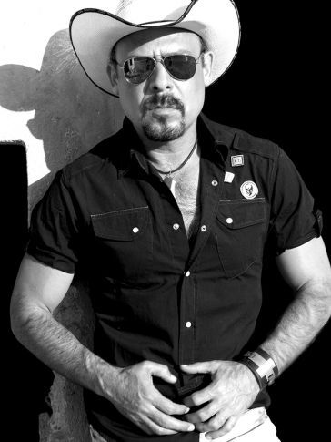 Who is Irineo Alvarez dating? Irineo Alvarez girlfriend, wife