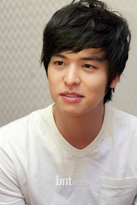 Who is Lee Jang-woo dating? Lee Jang-woo girlfriend, wife