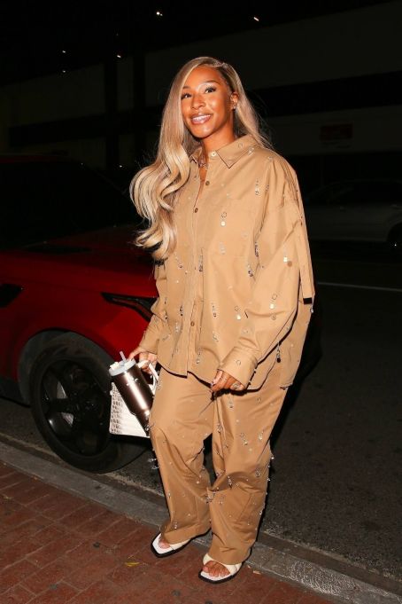 Savannah James – Seen at A.O.C restaurant in West Hollywood