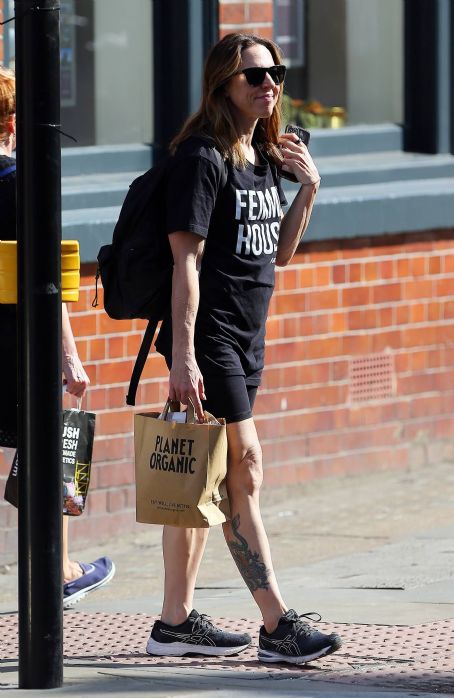 Melanie Chisholm Shopping Candids In North London Melanie C Picture 112967683 454 X 698 3867