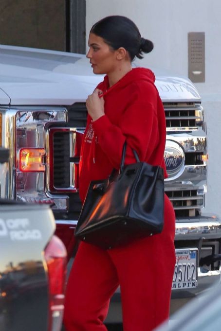 Kylie Jenner – Arriving at Milk Studio in Los Angeles