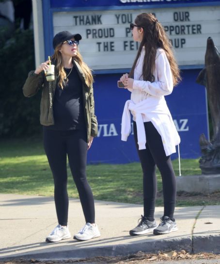 Katherine Schwarzenegger – With sister Christina in Los Angeles