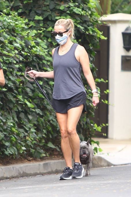 Reese Witherspoon – Seen at morning power walk with her dog in ...