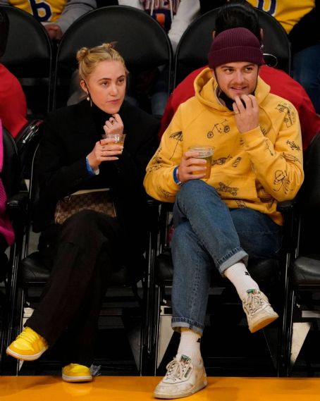 Maika Monroe – Phoenix Suns play the Los Angeles Lakers at Staples Center