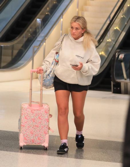 Jamie Lynn Spears – Arrives in Los Angeles ahead of week 2 on DWTS