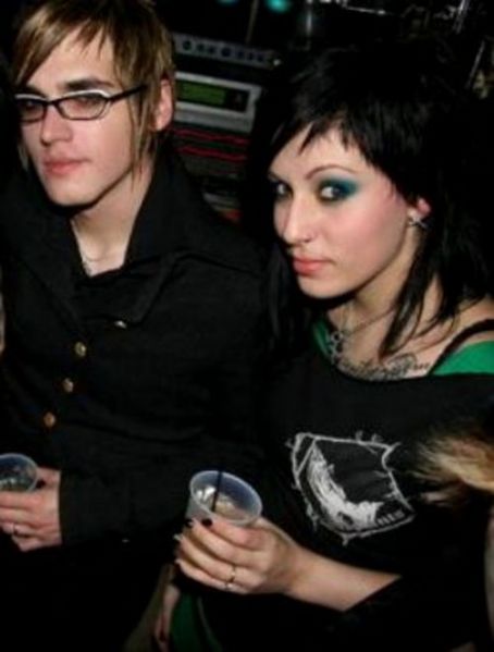 Mikey Way and Alicia Simmons - Dating, Gossip, News, Photos