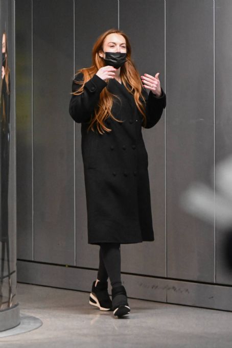 Lindsay Lohan – Spotted at JFK Airport in New York