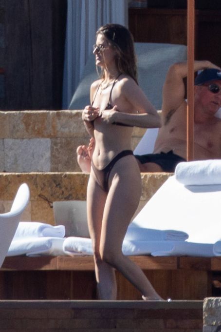 Amelia Woolley – Seen on the beach in Cabo San Lucas