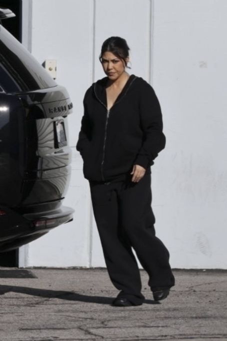 Kourtney Kardashian Dons In All Black Ensemble In Los Angeles Famousfix 7676