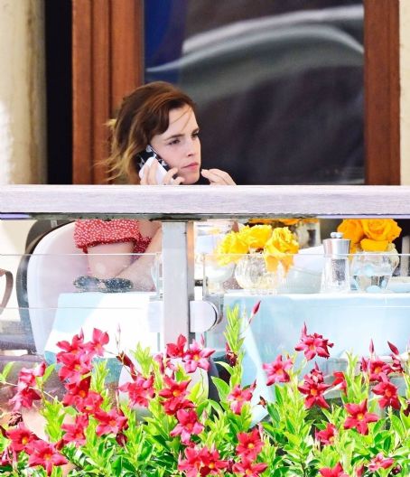 Emma Watson – Spotted In Venice | Emma Watson Picture #112456574 - 454 ...