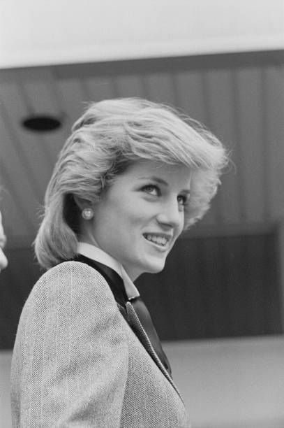 PRINCESS DIANA VISITING THE LISSON GROVE HEALTH CENTRE, LONDON, BRITAIN ...