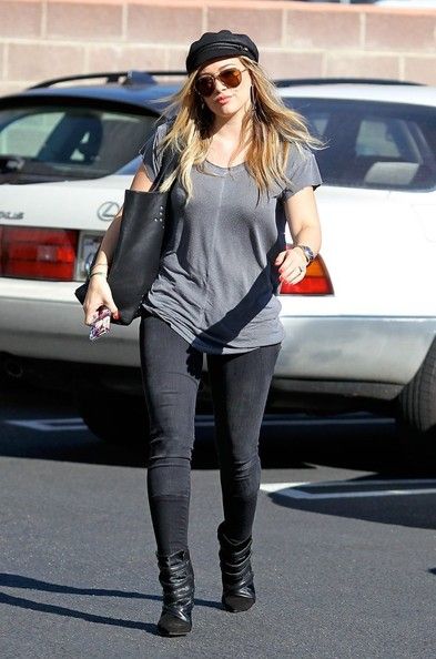 Hilary Duff gives a smile and a wave while arriving at an office in Santa Monica