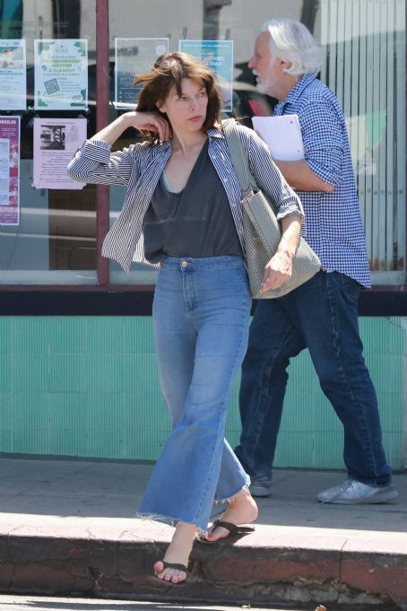 Milla Jovovich – Seen while out for lunch in Los Feliz