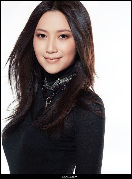 Kris and Film Director Xu Jinglei Deny Relationship Rumors 