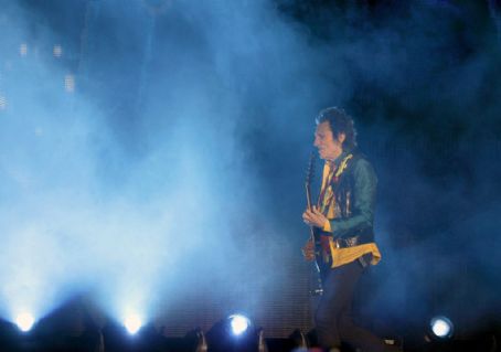 Ron Wood performs during a stop of the band's No Filter tour at Allegiant Stadium on November 6, 2021 in Las Vegas, Nevada