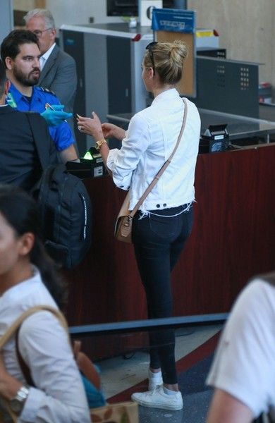 Kate Upton- July 19, 2016- Departs on a Flight at LAX | Kate Upton