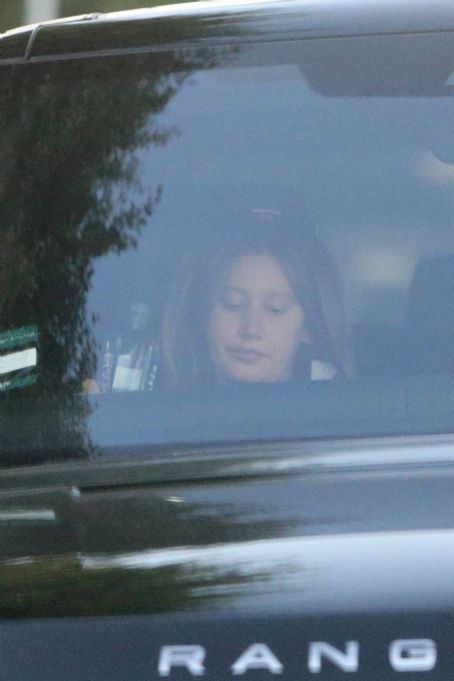 Ashley Tisdale – Heads to gym in Los Angeles - FamousFix