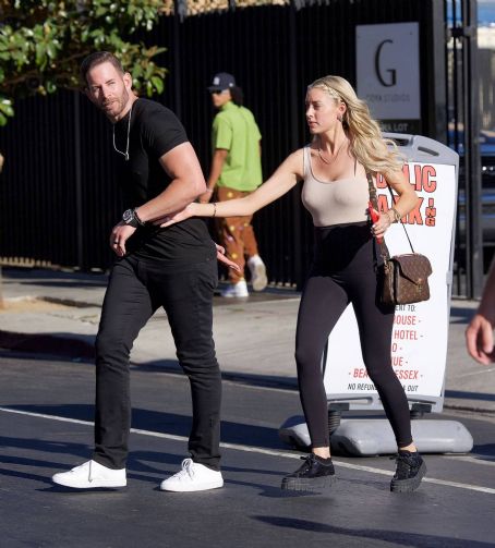 Heather Rae El Moussa Holds Hands With Tarek El Moussa As They Arrive At Tao In Los Angeles 2771