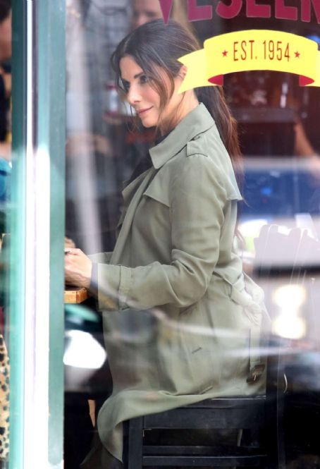 Sandra Bullock – Filming reshoots for ‘Oceans 8’ in New York City ...