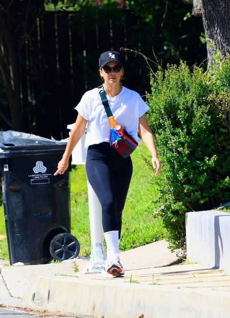 Jessica Alba – Exercising with a walk through Beverly Hills