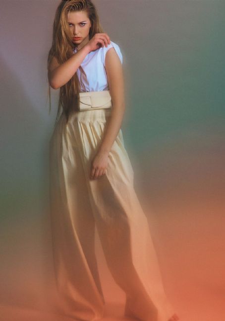 Eve Jobs - Vogue Magazine Pictorial [Japan] (October 2022)