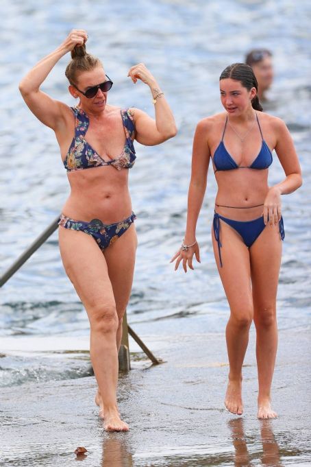 Toni Collette With Daughter Sage Florence Galafassi On The Beach In Sydney - FamousFix