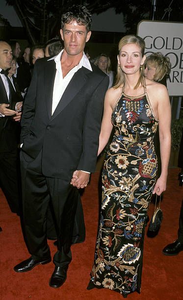 Rupert Everett and Julia Roberts - The 55th Annual Golden Globe Awards (1998)