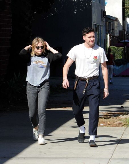 Chloe Moretz and Brookyln Beckham at Good Neighbor restaurant in Studio