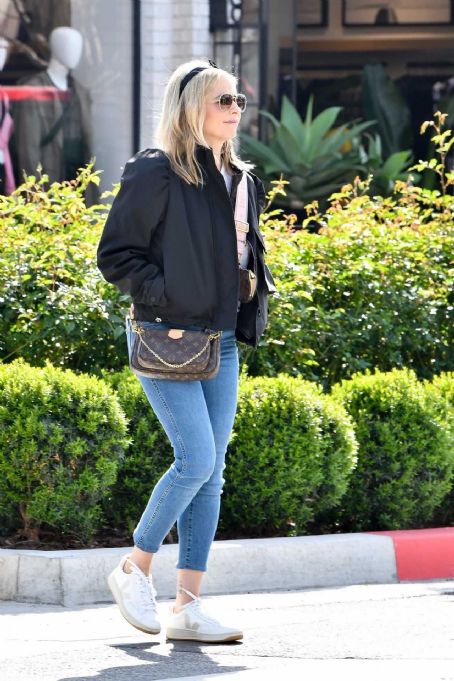 Sarah Michelle Gellar – Out for shopping in Pacific Palisades | Sarah