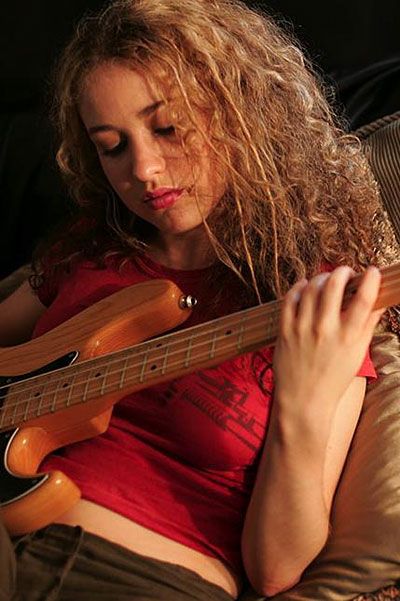 Who is Tal Wilkenfeld dating? Tal Wilkenfeld boyfriend, husband